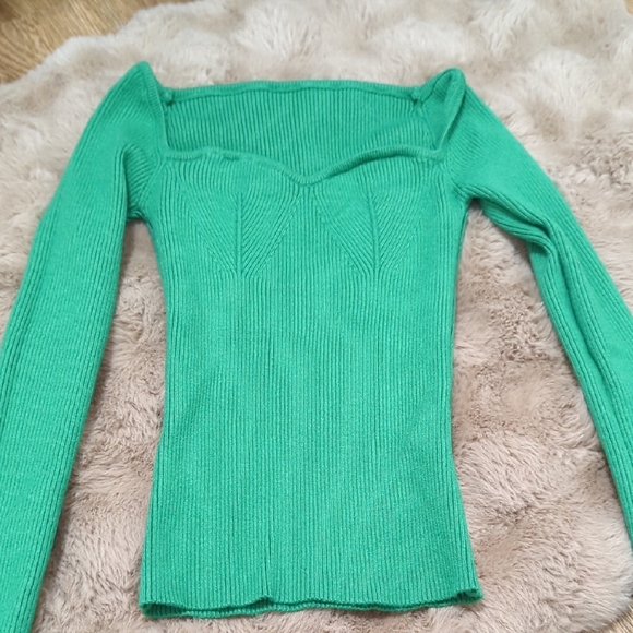 Green Off-Shoulder Ribbed Sweater - Picture 3 of 4